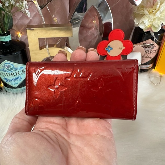 Authentic POMME D’AMOUR LOUIS VUITTON MONOGRAM VERNIS LEATHER MULTICLES KEY CASE - Picture 3 of 13